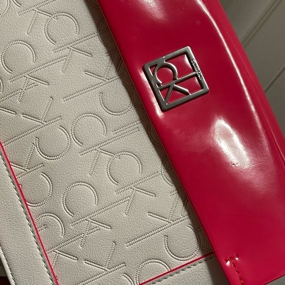 HOLIDAY SPECIAL - Calvin Klein Crossbody - Picture 4 of 7